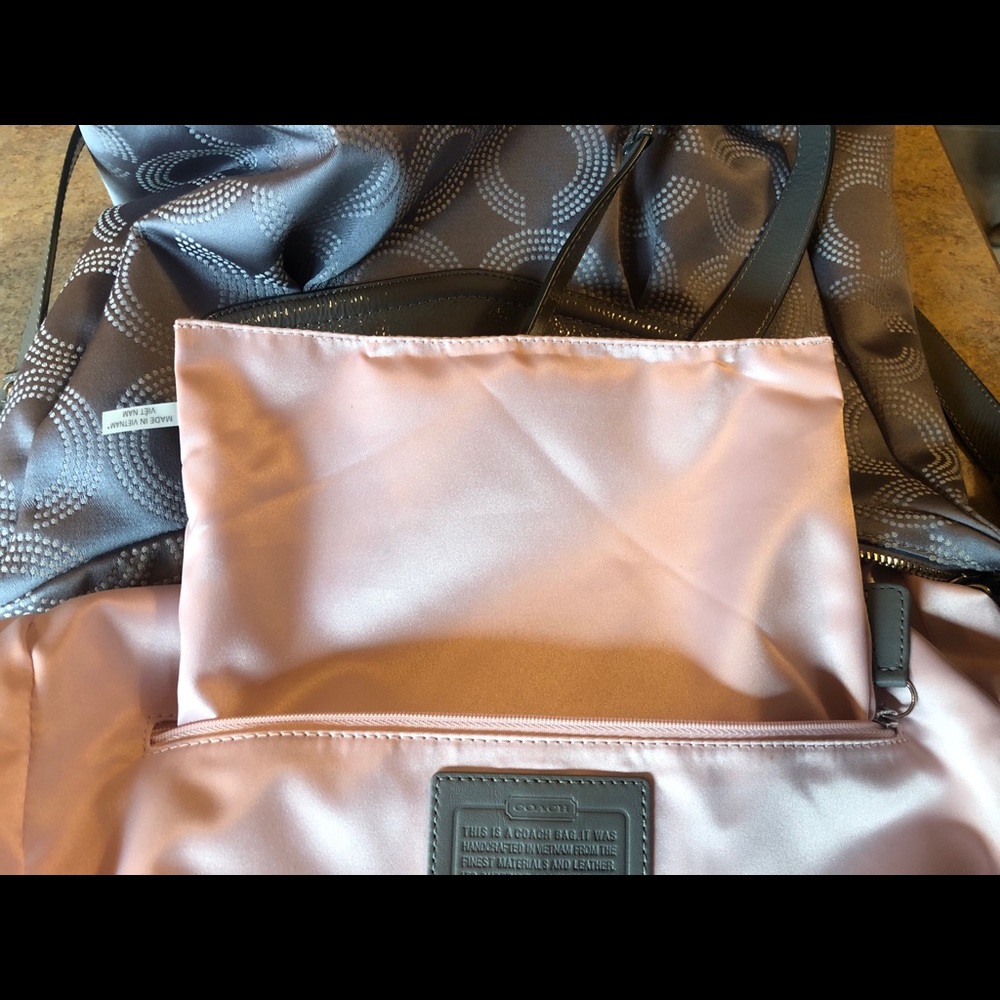 Authentic coach Ashley Dotted OpArt Gray Shoulder Bag. Spotless!! - Picture 7 of 9